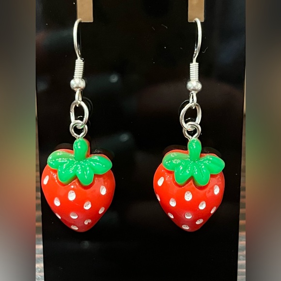 Handmade Strawberry and Silver Tone Fashion Dangle Earrings NEW - Picture 1 of 2